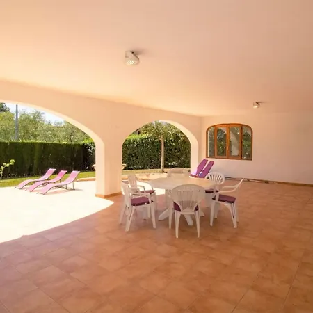 Con Jardin Y Piscina Privada