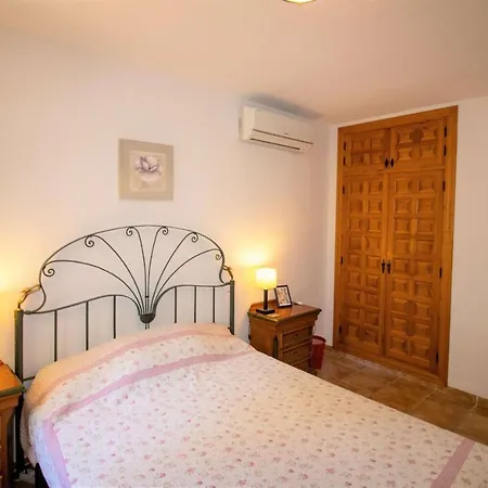 Con Jardin Y Piscina Privada