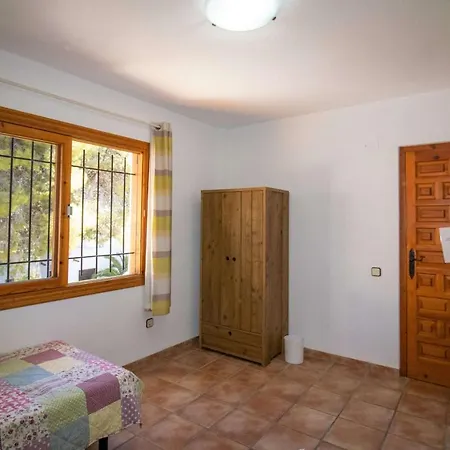 Con Jardin Y Piscina Privada Villa