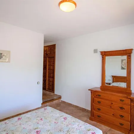 Con Jardin Y Piscina Privada