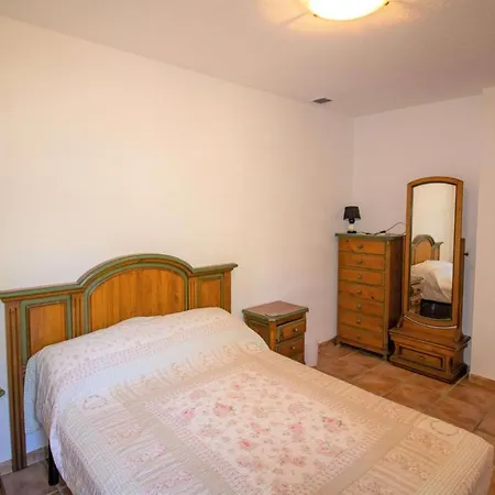 Con Jardin Y Piscina Privada Villa