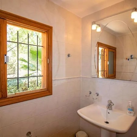 Villa Con Jardin Y Piscina Privada